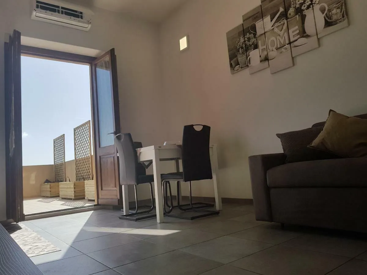 Giuly Home One Cabras Apartamento